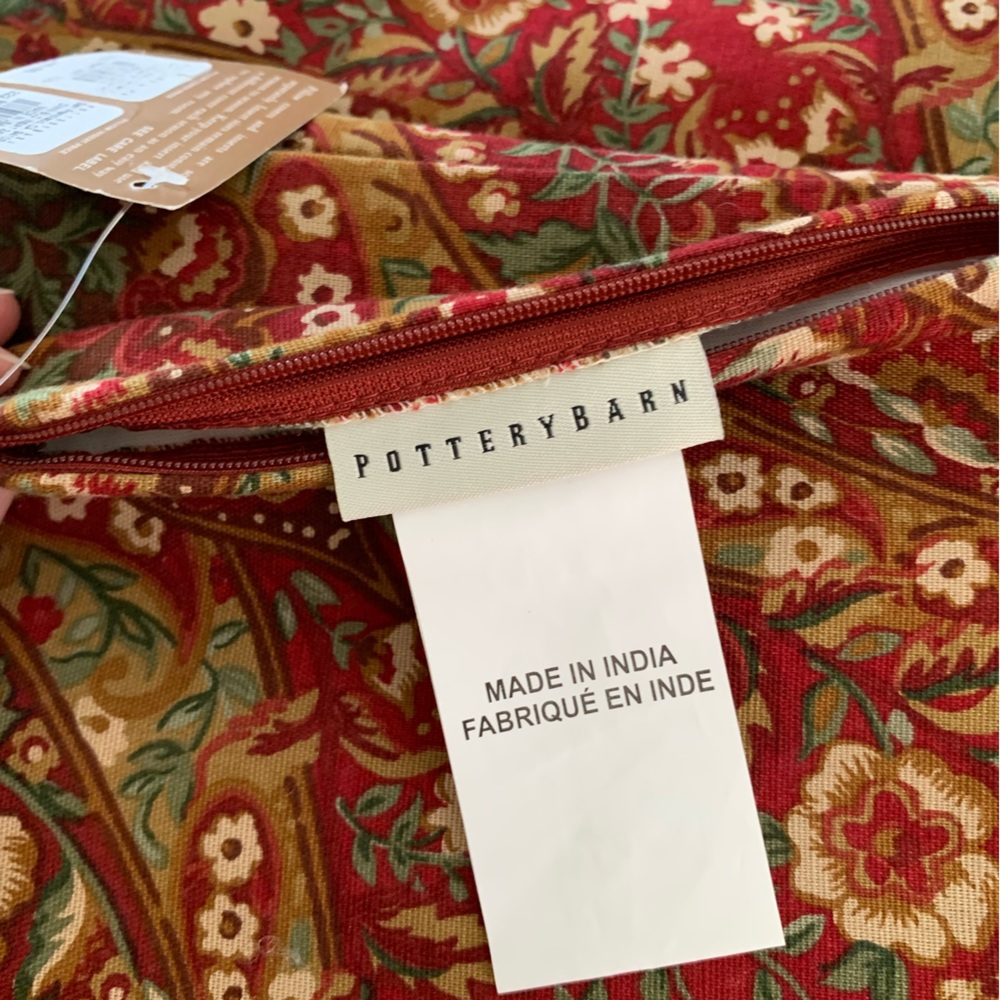 Pottery Barn Lindsay 2 Pillow Covers - 24” x24” - Set of Two - NWT - Picture 4 of 4